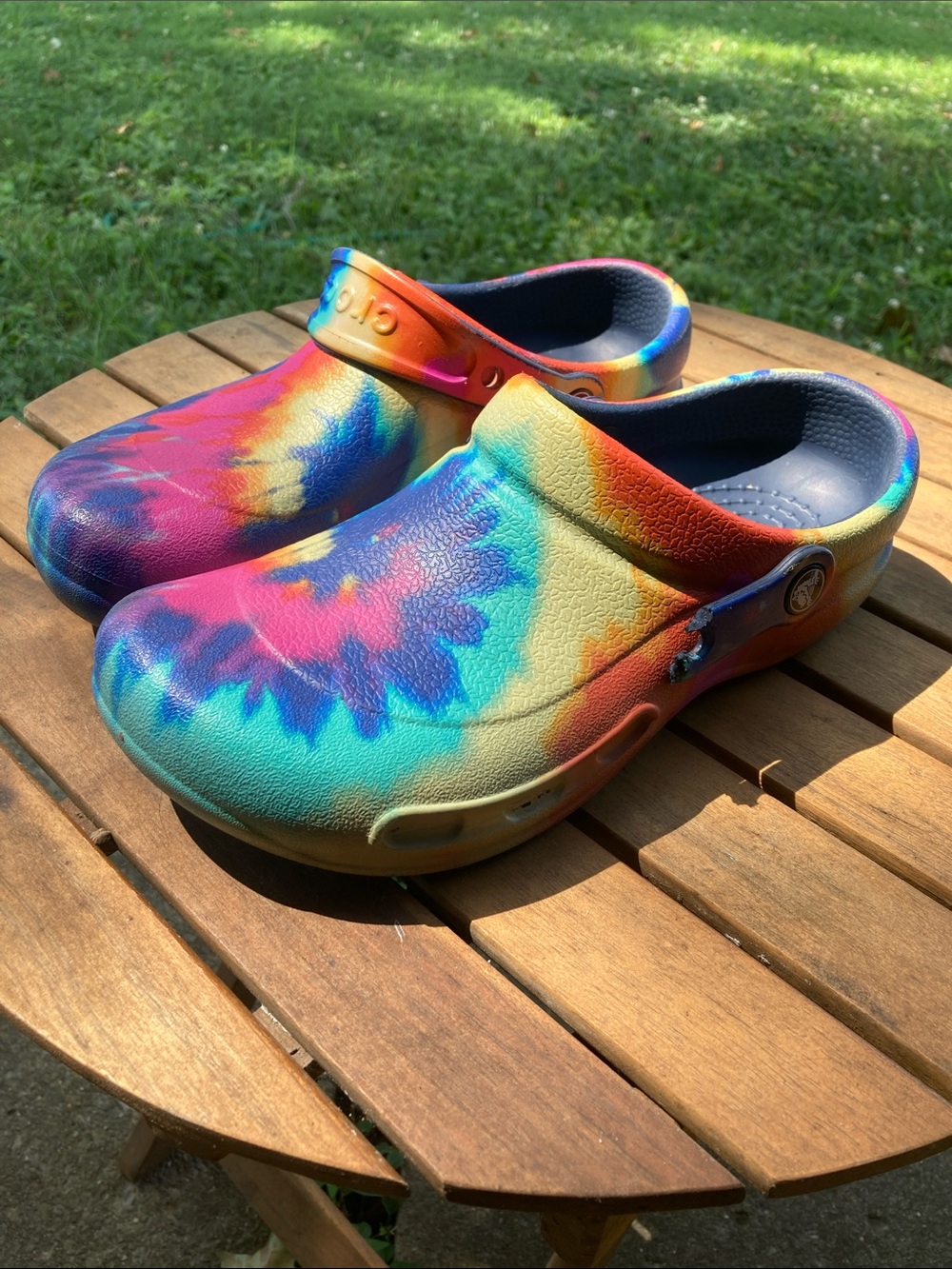 CROCS Bistro Slip Resistant Tie Dye Rainbow Work Clogs Men’s Size 6 Women 8